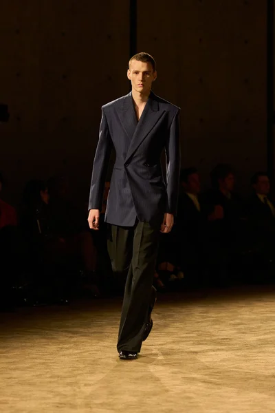 Look 25